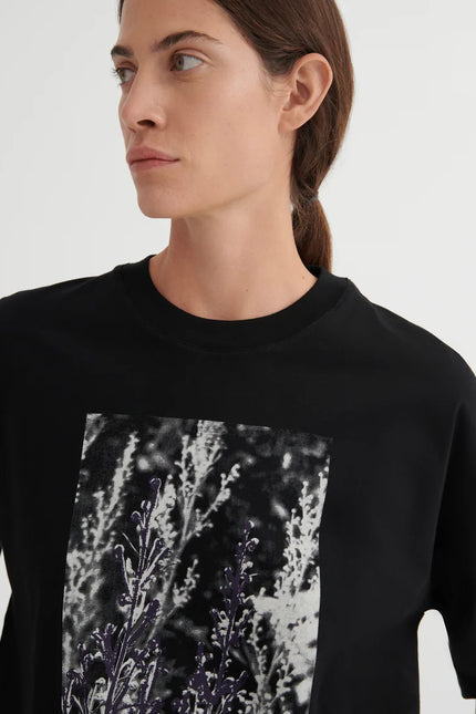 Kowtow Scene Tee - Black